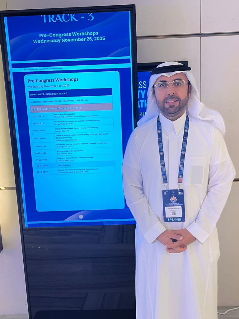 sasltksa's tweet photo. نبارك لأعضاء الجمعية السعودية لأمراض وزراعة الكبد في مركز زراعة الاعضاء المتميز بمستشفى الملك فهد التخصصي بالدمام، بقيادة الدكتور محمد القحطاني، على الإنجاز الطبي المتميز في مجال زراعة الكبد باستخدام تقنية الروبوت.

فبفضلٍ من الله، تمكّن الفريق الطبي من إجراء 51 عملية تبرع كبد باستخدام الروبوت الجراحي خلال السنة الأولى من انطلاق البرنامج، من دون تسجيل أي مضاعفات، وهو ما يُعد إنجازًا رائدًا يعكس تقدّم المملكة في تقنيات الجراحة المتقدمة وتطوير الخدمات الصحية التخصصية.

وقد تم عرض هذا الإنجاز في المؤتمر الآسيوي لزراعة الأعضاء في دولة الكويت، حيث حظي باهتمام كبير وأشاد به المختصون في هذا المجال.

نبارك لجميع أفراد الفريق هذا التميز، ونتمنى لهم المزيد من النجاحات والإنجازات المستقبلية