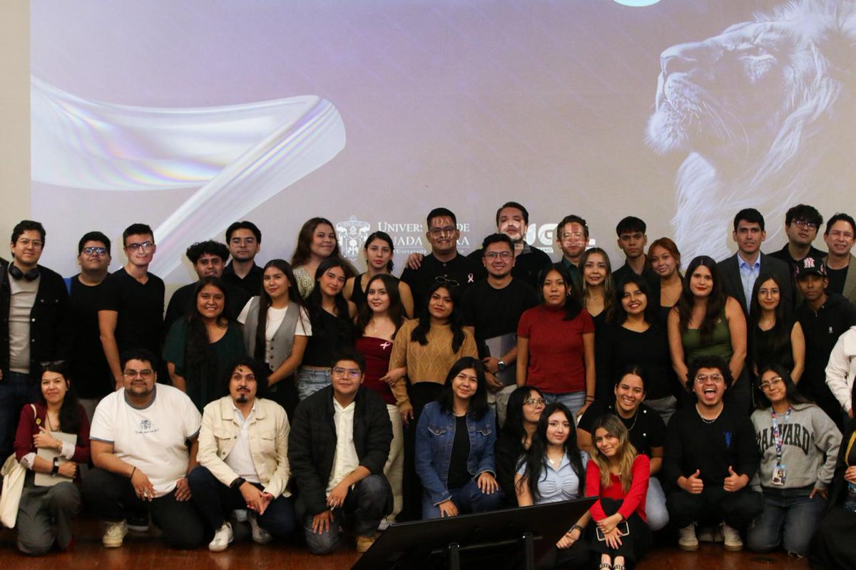 AlbCastellanos's tweet image. ¡Vamos con todo en el 3er día del Bootcamp! 🌎
Nuestras y nuestros estudiantes de primer ingreso están explorando los grandes dilemas globales del siglo XXI y desarrollando proyectos que conectan conocimiento, realidad y futuro. Un gusto acompañarles en esta primera experiencia!