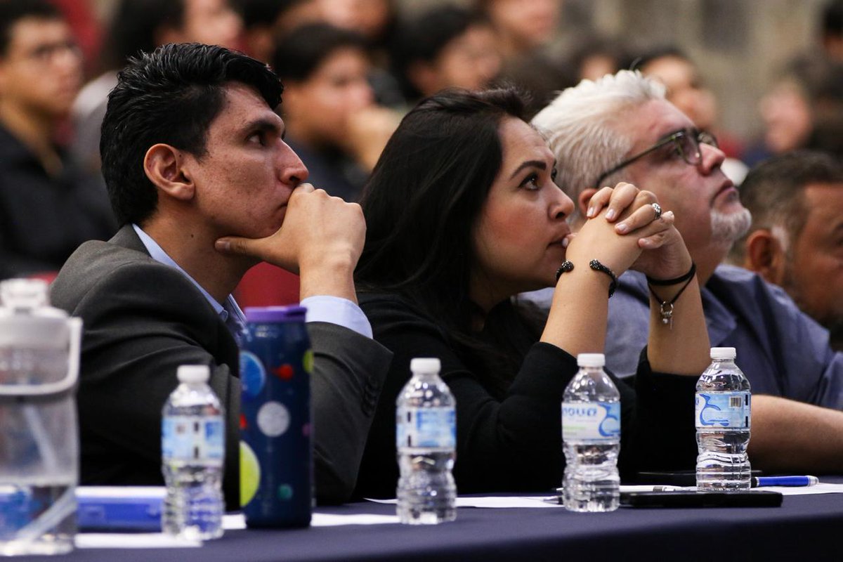 AlbCastellanos's tweet image. ¡Vamos con todo en el 3er día del Bootcamp! 🌎
Nuestras y nuestros estudiantes de primer ingreso están explorando los grandes dilemas globales del siglo XXI y desarrollando proyectos que conectan conocimiento, realidad y futuro. Un gusto acompañarles en esta primera experiencia!