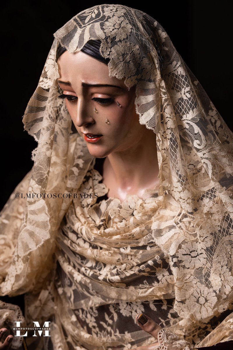 Traspaso y Soledad de Viñeros. Una de las joyas que Buiza dejó en #Málaga . 
📷 <a href="/LMFotosCofrades/">LMFotosCofrades</a>  instagram.com/p/DRkWqZVDAJn/… 
Fotografías disponibles en la mesa de recuerdos de la Hermandad <a href="/correonistas/">Hermandad Sacramental de Viñeros</a>