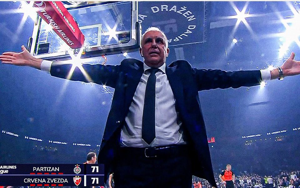 Panos_G90's tweet image. Αυτό που έκαναν οι φίλοι της Παρτιζαν για τον ΕΝΑΝ , τον εκλεκτό τον Ζελικο Ομπράντοβιτς είναι μια ακόμη υπενθύμιση για το τι όμορφο μπορεί να δημιουργήσει ο αθλητισμός…. 

Δεν ήταν η πρώτη φορά και δεν θα είναι η τελευταία … 

Ο Ζελικο είναι ένας ζωντανός μύθος… 

#paobc…