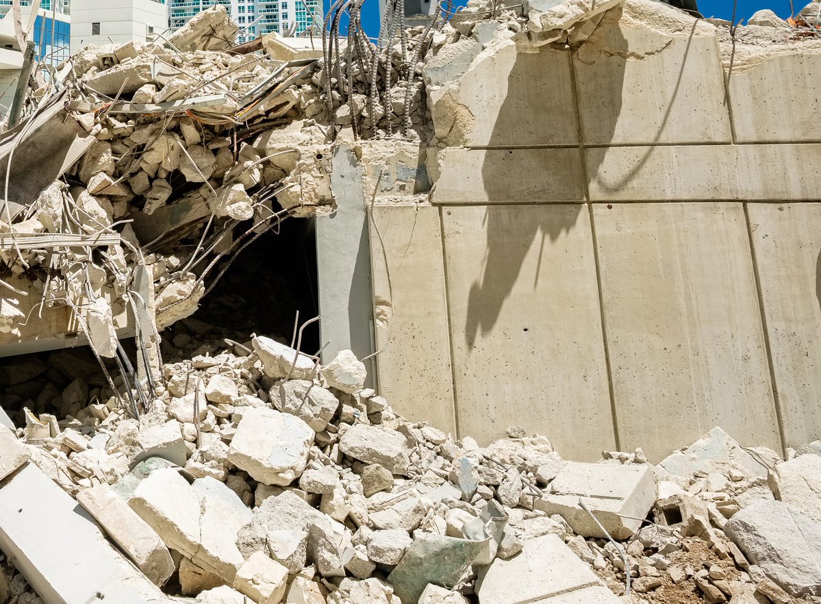 NiwahaIvan25's tweet image. Construction projects often fail due to poor planning, inadequate budgeting, weak communication, unrealistic schedules, design errors, safety issues, contractor mismanagement, scope creep, insufficient skills, ineffective risk control, and oversight.