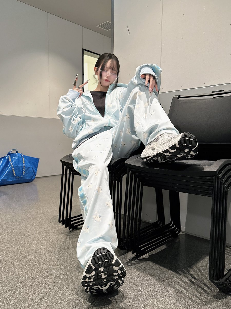 ♥むっち♥ ♡♬.*゜です^ ^ 14歳】 8番出口 / EO 歌ってみた 【オリジナルMV】 - YouTube