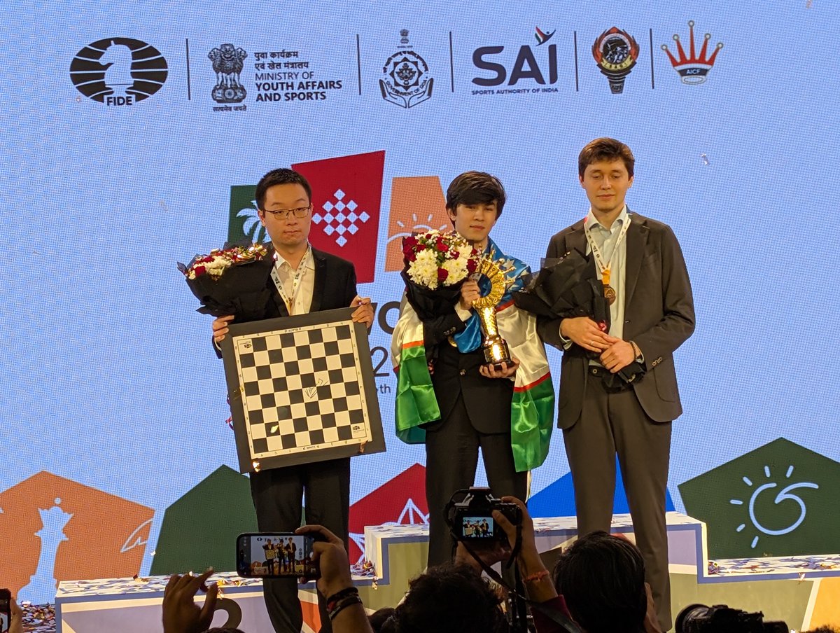 ChessbaseIndia's tweet image. Javokhir Sindarov is the winner of FIDE World Cup 2025, Wei Yi second and Andrey Esipenko third

Top 3
🥇@GMJSindarov🇺🇿
🥈Wei Yi🇨🇳
🥉Andrey Esipenko

📷Shahid Ahmed

#Chess #ChessBaseIndia #FIDEWorldCup #Winner #Top3 #Uzbekistan #China #ItsYourMove #Goa #India