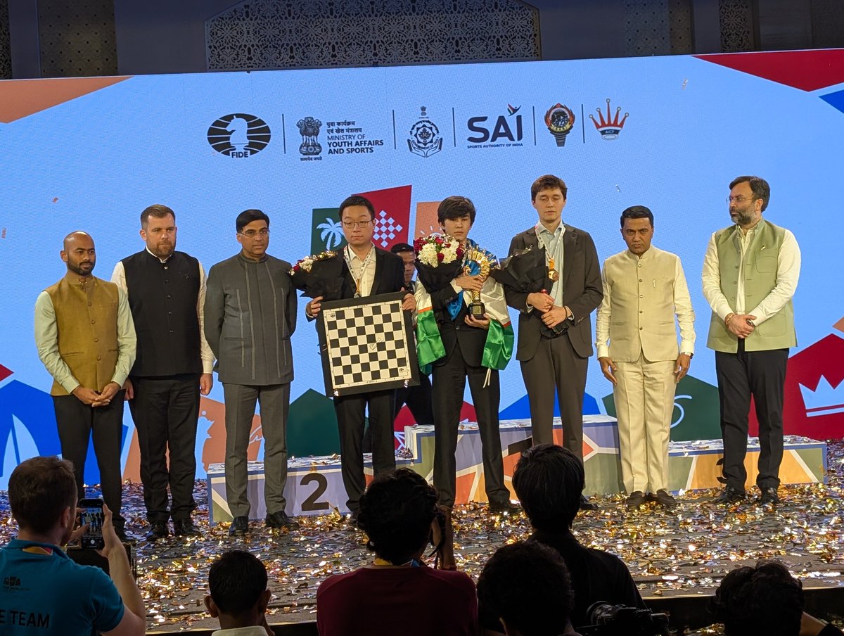 ChessbaseIndia's tweet image. Javokhir Sindarov is the winner of FIDE World Cup 2025, Wei Yi second and Andrey Esipenko third

Top 3
🥇@GMJSindarov🇺🇿
🥈Wei Yi🇨🇳
🥉Andrey Esipenko

📷Shahid Ahmed

#Chess #ChessBaseIndia #FIDEWorldCup #Winner #Top3 #Uzbekistan #China #ItsYourMove #Goa #India