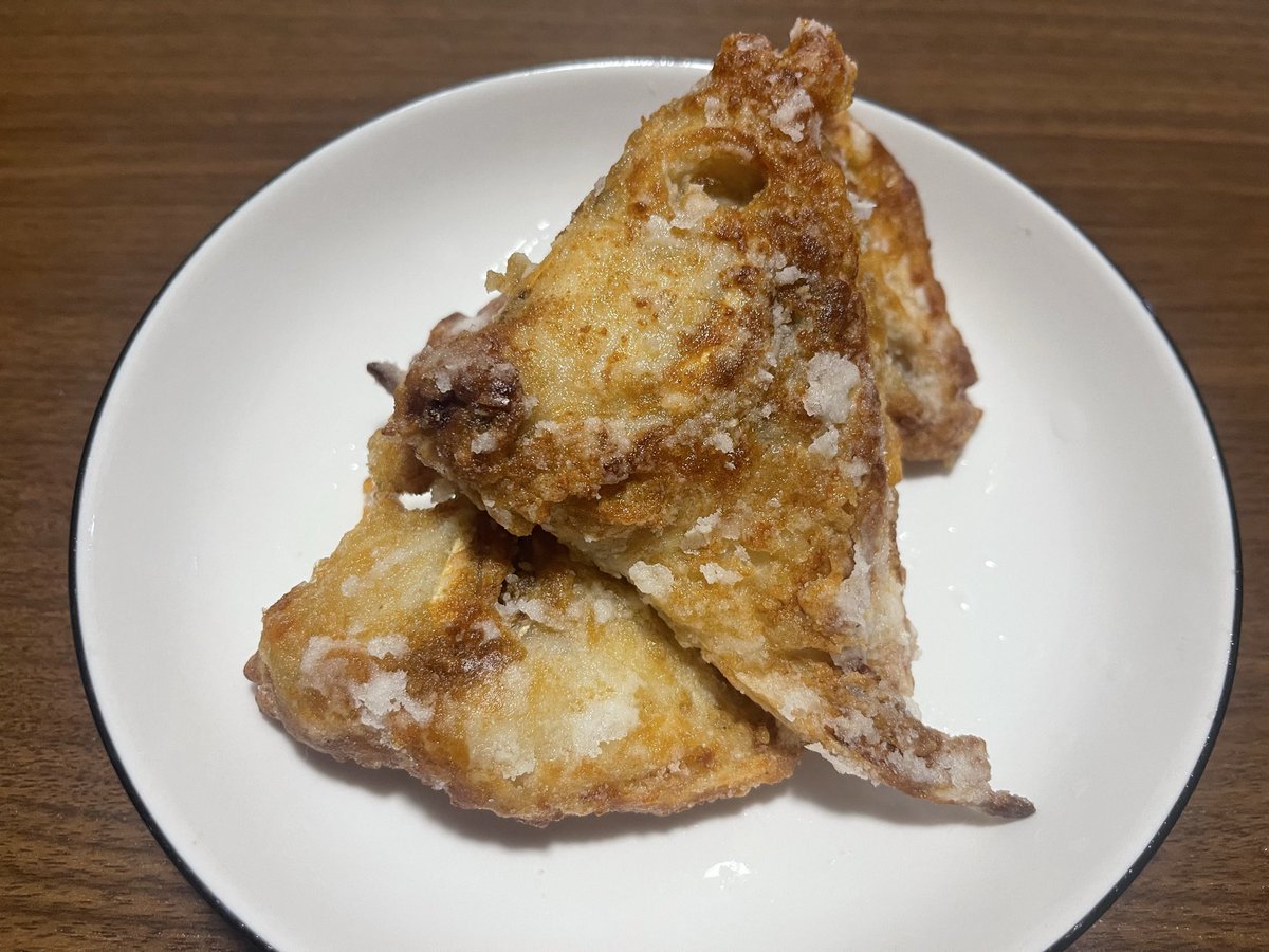 mio_metal44's tweet image. B級スプラッター映画に出てくるシリアルキラーの食人鬼になった気分でカワハギを余すことなく調理、そして食す。