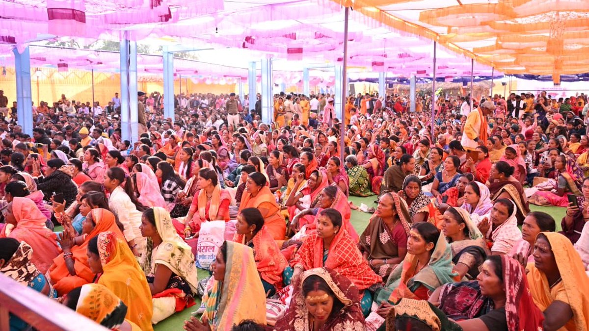 कुनकुरी विकासखंड के नारायणपुर में कुम्हार समाज द्वारा आयोजित श्री विष्णु महायज्ञ, चक्र पूजा में शामिल होना मेरे लिए अत्यंत आध्यात्मिक और भावनात्मक अनुभव रहा।

संसार के पालनहार भगवान विष्णु की विधिवत् पूजा-अर्चना कर प्रदेशवासियों के सुख समृद्धि एवं खुशहाली की कामना की। चक्र पूजा