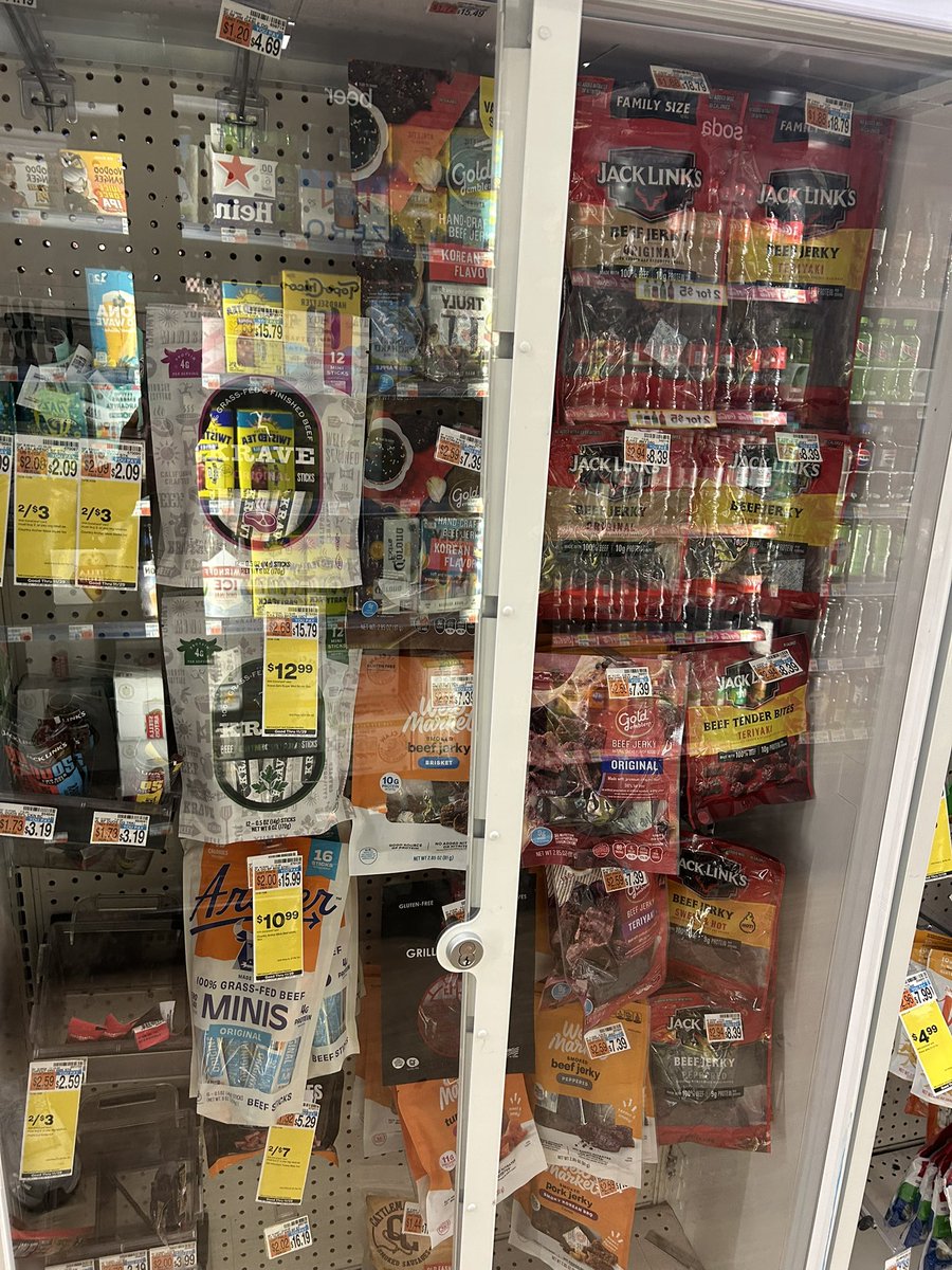 TurntUpDylan's tweet image. Gates beef jerky.

Humanity has fallen.