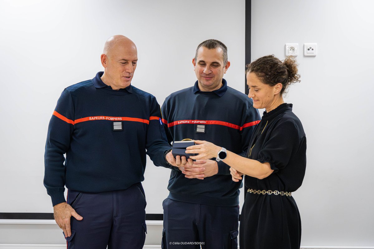Pompiers03's tweet image. 3/3
🙏L’ensemble du Corps départemental des sapeurs-pompiers de l’Allier lui adresse ses vœux de pleine réussite dans ses nouvelles fonctions.
📷C.OUDARD/SDIS03