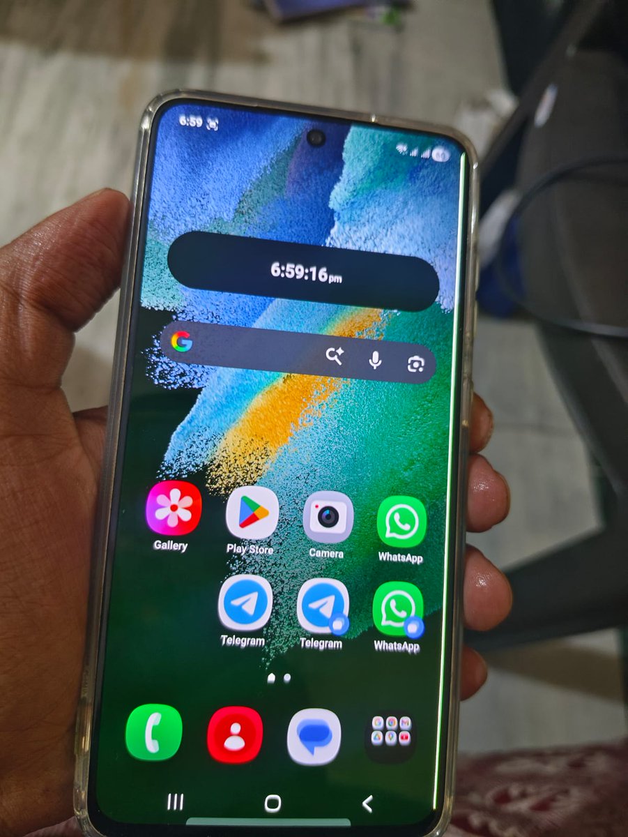 shashikanth91's tweet image. I’m suddenly seeing a green line on my Samsung phone screen. No drops, no damage. This seems to be a common issue @SamsungIndia,@SamsungMobile @Samsung please address this! #Samsung #GreenLineIssue #samsung #s21fe
