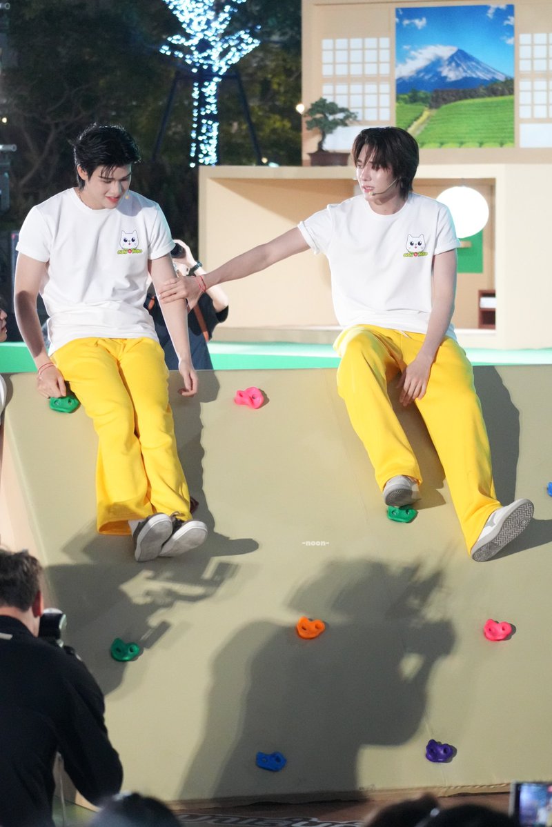 yoonoonz's tweet image. เพื่อนแบบสกายนานิคือ จะจับมือยังมองตากันไม่ได้ เจมกะพี่กอตจิสงสัยแทนทุกคนไปแล้วค่าาาา 😝🩷🩵❔

#OishiClubxSkyNani 
#OishiClubxGeminiFourth
#skywongravee #hirunkit_