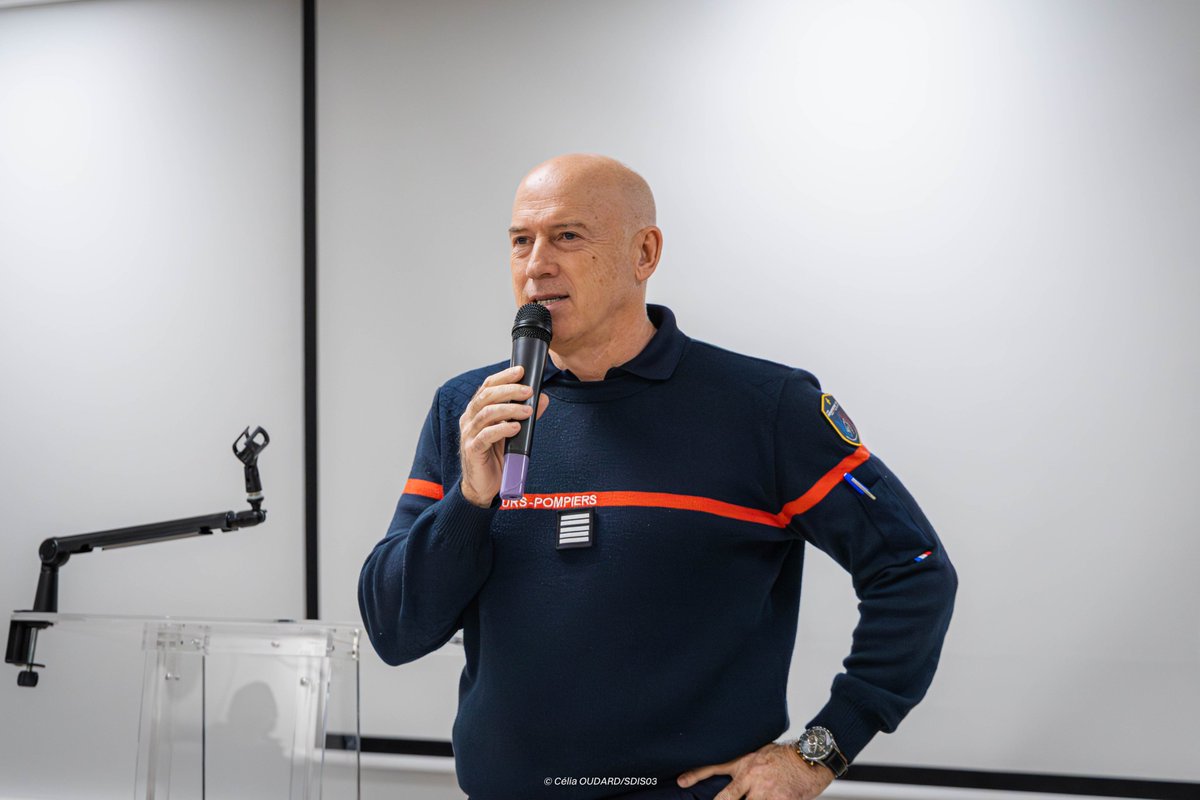Pompiers03's tweet image. [#VIEDUCORPS]
1/3
👉Après 3 ans en tant que directeur départemental adjoint du SDIS03,le Colonel Gauthier CARRA quitte le Bourbonnais pour de nouveaux horizons professionnels.
📗Le 01/12,il prendra ses fonctions de directeur du service d’incendie et de secours de la Corse-du-Sud