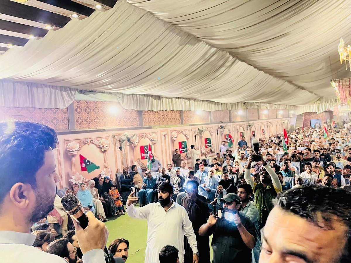 Liaquataskani1's tweet photo. پاکستان پیپلز پارٹی ڈسٹرکٹ کیماڑی کے صدر لیاقت علی سُکانی کی صدارت میں بلدیہ ٹاؤن پی ایس-112 میں ورکرز کنونشن منعقد کیا گیا۔ کنونشن میں یومِ تاسیس کی تیاریوں کو حتمی شکل دی گئی 
تقریب کی میزبانی پی ایس-112 کی تنظیم نے کی۔@BBhuttoZardari @FaryalTalpurPk https://t.co/JpjE5w1sPq