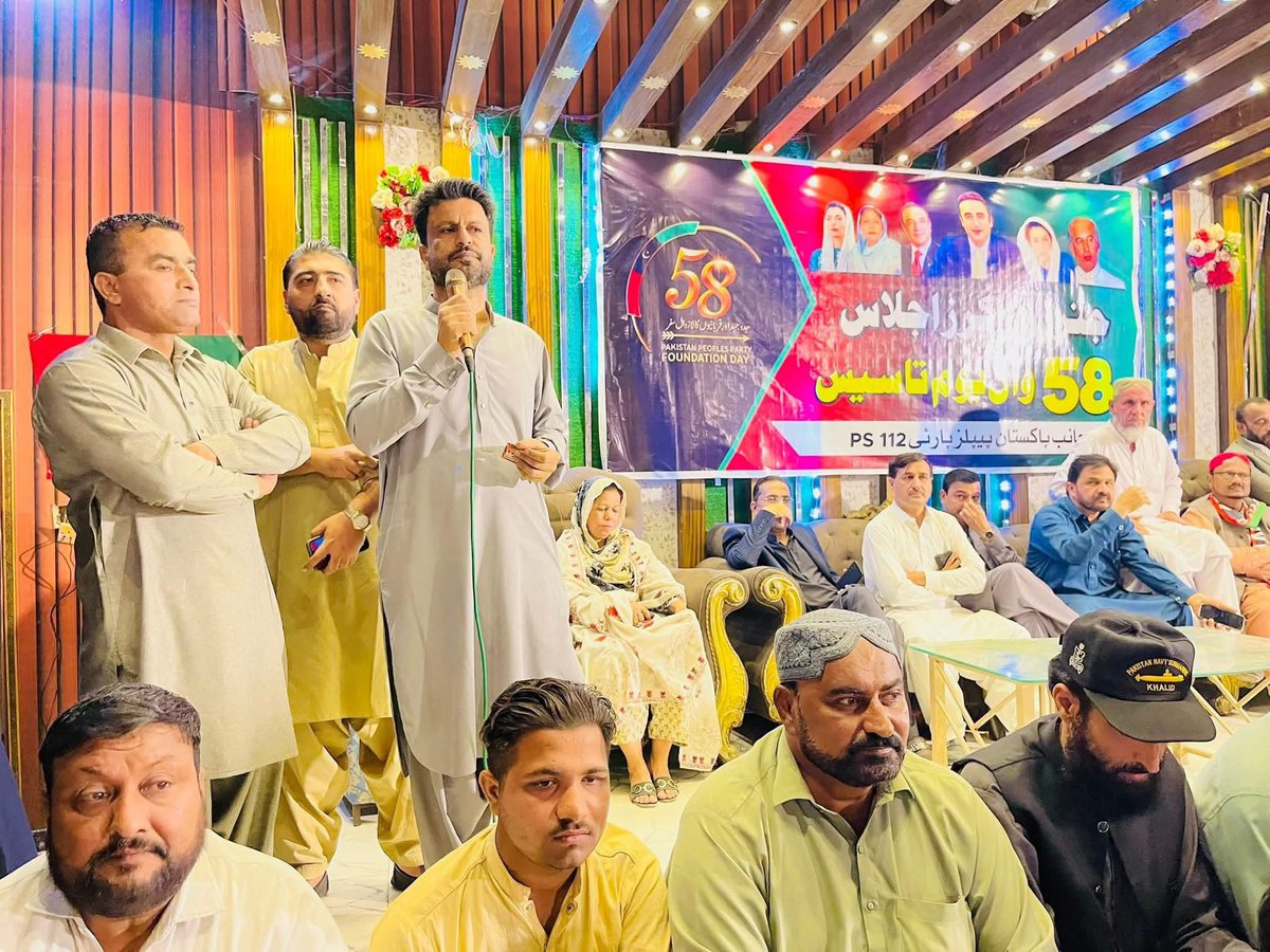 Liaquataskani1's tweet photo. پاکستان پیپلز پارٹی ڈسٹرکٹ کیماڑی کے صدر لیاقت علی سُکانی کی صدارت میں بلدیہ ٹاؤن پی ایس-112 میں ورکرز کنونشن منعقد کیا گیا۔ کنونشن میں یومِ تاسیس کی تیاریوں کو حتمی شکل دی گئی 
تقریب کی میزبانی پی ایس-112 کی تنظیم نے کی۔@BBhuttoZardari @FaryalTalpurPk https://t.co/JpjE5w1sPq