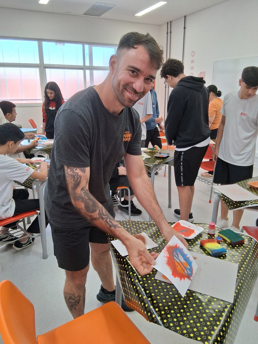 beans_com_br's tweet photo. Oficina de Stencial realizada para os alunos do 1º ano do Ensino Médio do SESI Nova Odessa com as participações de @evol_dem e @ni_hao93. https://t.co/SFWXIuRSUM