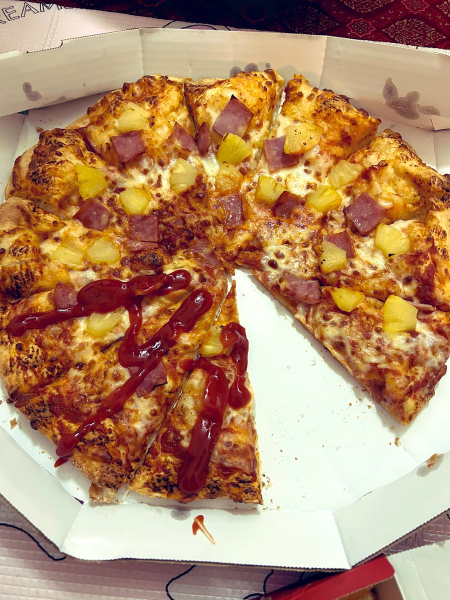 SFujihill's tweet image. #Hawaiian #yummy #pizza #PizzaTime #italian #domino 

抵抗できないほど美味しい😋