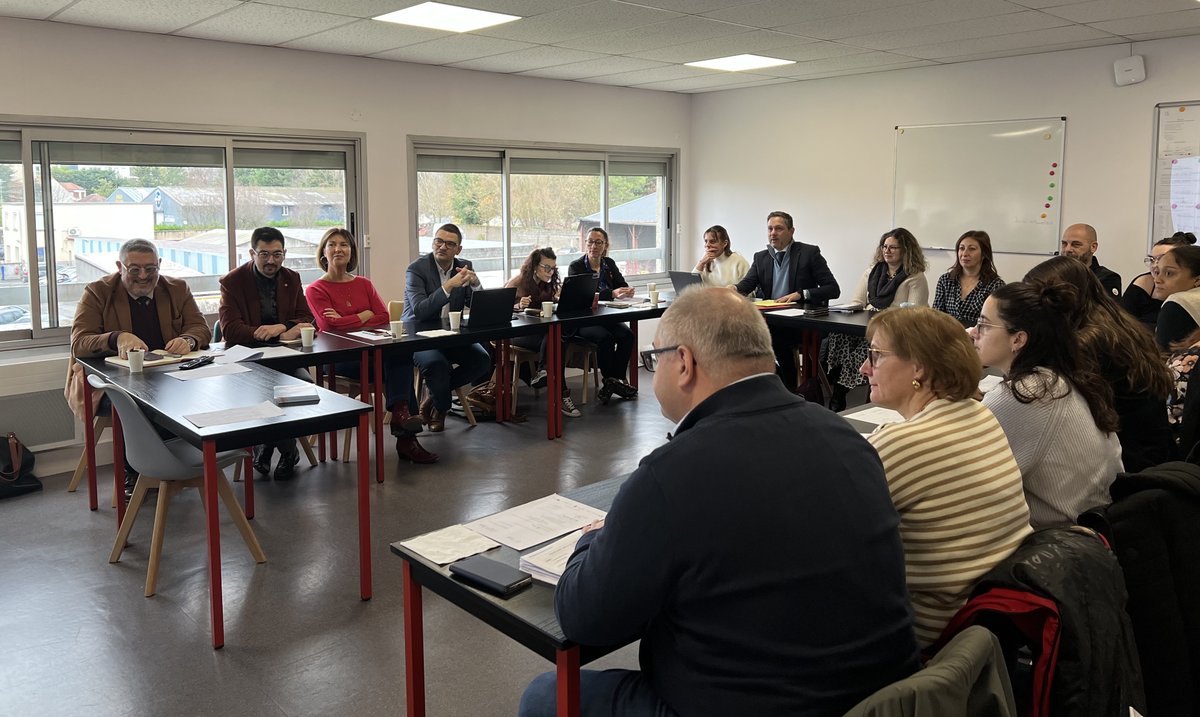 📅 Ce matin, réunion COPIL du CLLAJ Seine-et-Marne dans les locaux de <a href="/MeiMvs/">MEI-MVS</a> !
Objectif : faire le bilan 2025 et préparer l'année 2026 🎯
Un moment d’échanges constructifs pour renforcer l’accompagnement des jeunes vers le logement.
#CLLAJ #Jeunes #Logement #SeineEtMarne