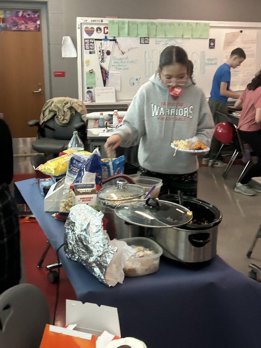 ChevalierFPCS's tweet image. Happy Thanksgiving 🦃🍁🍽 

Photos from Friday’s Friendsgiving celebration to celebrate our We Do Care winners! #HappyThanksgiving