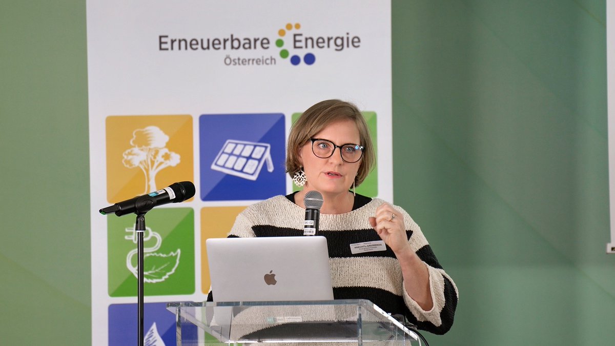 "Großer Reformbedarf im #Wohnrecht für die #Dekarbonisierung des Gebäudesektors"

👉Lösungen gab's beim EEÖ-Fachdialog „#Wärmewende im Recht“ vom 11. November 2025: 
Hier geht es zur Nachschau: 📜📷📹
erneuerbare-energie.at/fd-waermewende
#EnergieZukunftSchaffen