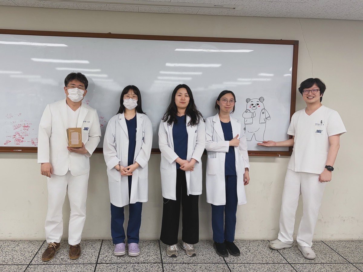 오늘 단국대학교 치과대학에서 있었던 본과 3학년 학생들의 기말고사 실습을 바라보며, 한 학기 동안 학생들이 걸어온 길을 다시 생각했습니다. 배움은 빠르기보다 바름을 택해야 하고, 그 바름은 결국 손끝의 정성과 하루를 대하는 태도에서 드러납니다.

이번 학기 학생들은 매 순간을 헛되이 넘기지
