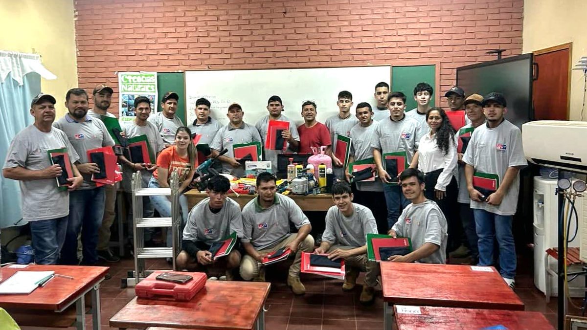 ❄️ SINAFOCAL impulsa la Capacitación en Auxiliar en Refrigeración Básica, en la ciudad de Curuguaty 📍

👨🏻‍🏫 Esta capacitación contiene 160 horas de carga horaria, que permitirá a los 2⃣5⃣ participantes, desarrollar competencias técnicas altamente demandadas en el mercado laboral