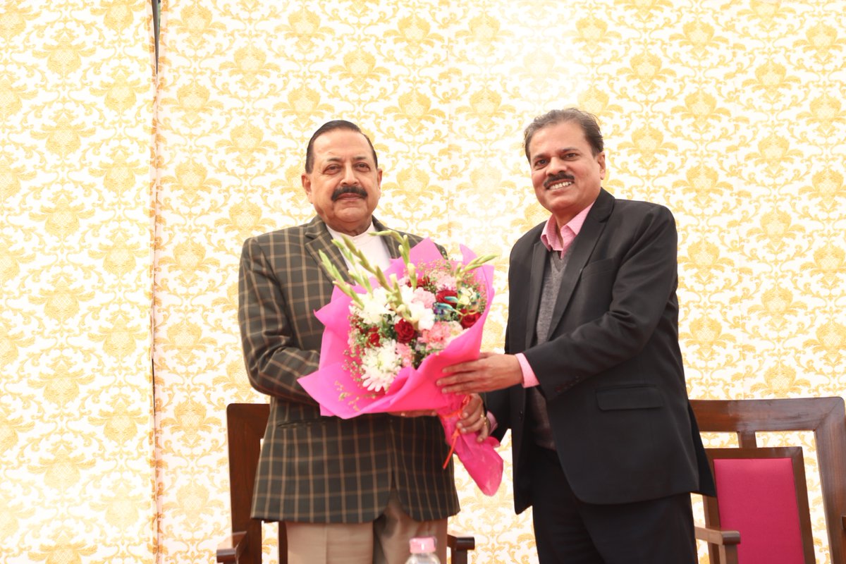 moesgoi's tweet image. Hon’ble MoS (I/C), MoES, @DrJitendraSingh  today inaugurated the Museum of Meteorological Instruments and a new Solar Panel system at the Mausam Bhawan Complex, New Delhi. 

Developed by the @Indiametdept under the @moesgoi the museum showcases India’s rich meteorological…