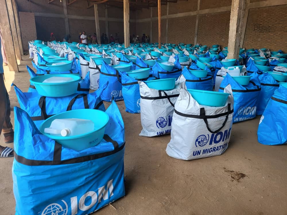 IOMBurundi's tweet photo. Delivering essentials to displaced families
This week, IOM đ§đź provided essential household items to 220 internally displaced households in #Buterere after violent winds tore through the area, destroying shelters & leaving families without basic belongings.
đ@japonauburundi đŻđ” https://t.co/zEE69Q0k1Q