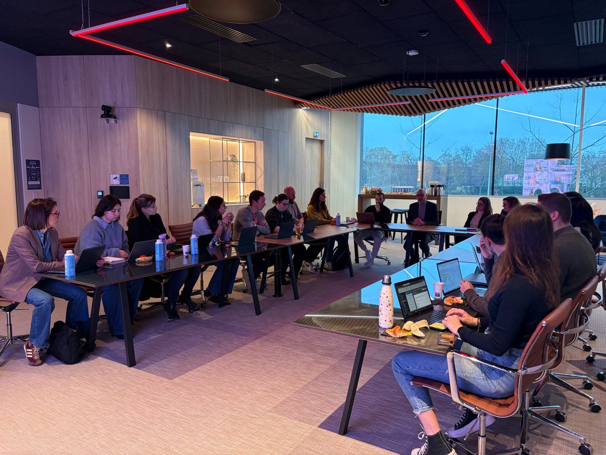 InstitutCSA's tweet image. ☀️ Matinale du pôle Consumer chez CSA

Ce matin, l’équipe du pôle Consumer s’est retrouvée autour d’un petit-déjeuner pour échanger, partager et faire le point sur l'actualité du moment et évoquer 2026 🍩☕#IntelligenceCollective #Data #Échange #TeamCSA