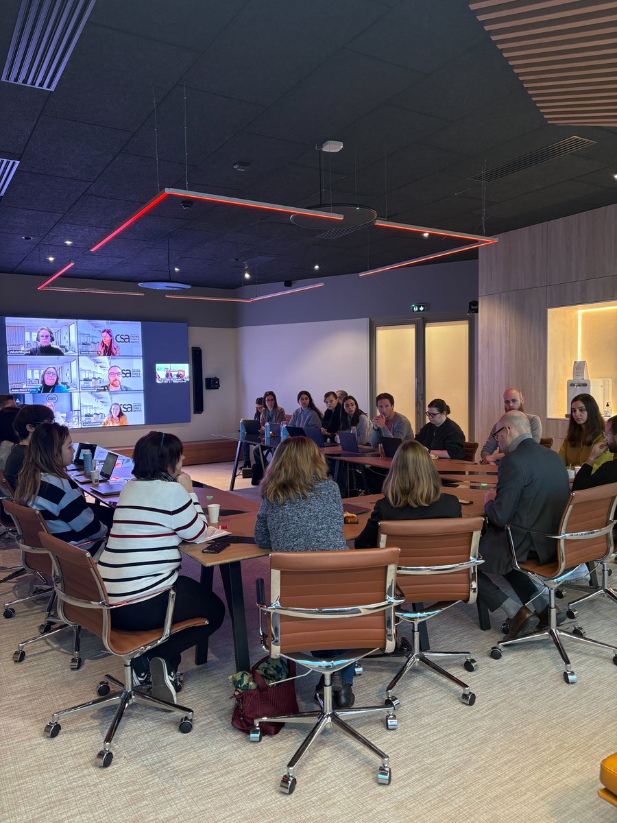 InstitutCSA's tweet image. ☀️ Matinale du pôle Consumer chez CSA

Ce matin, l’équipe du pôle Consumer s’est retrouvée autour d’un petit-déjeuner pour échanger, partager et faire le point sur l'actualité du moment et évoquer 2026 🍩☕#IntelligenceCollective #Data #Échange #TeamCSA