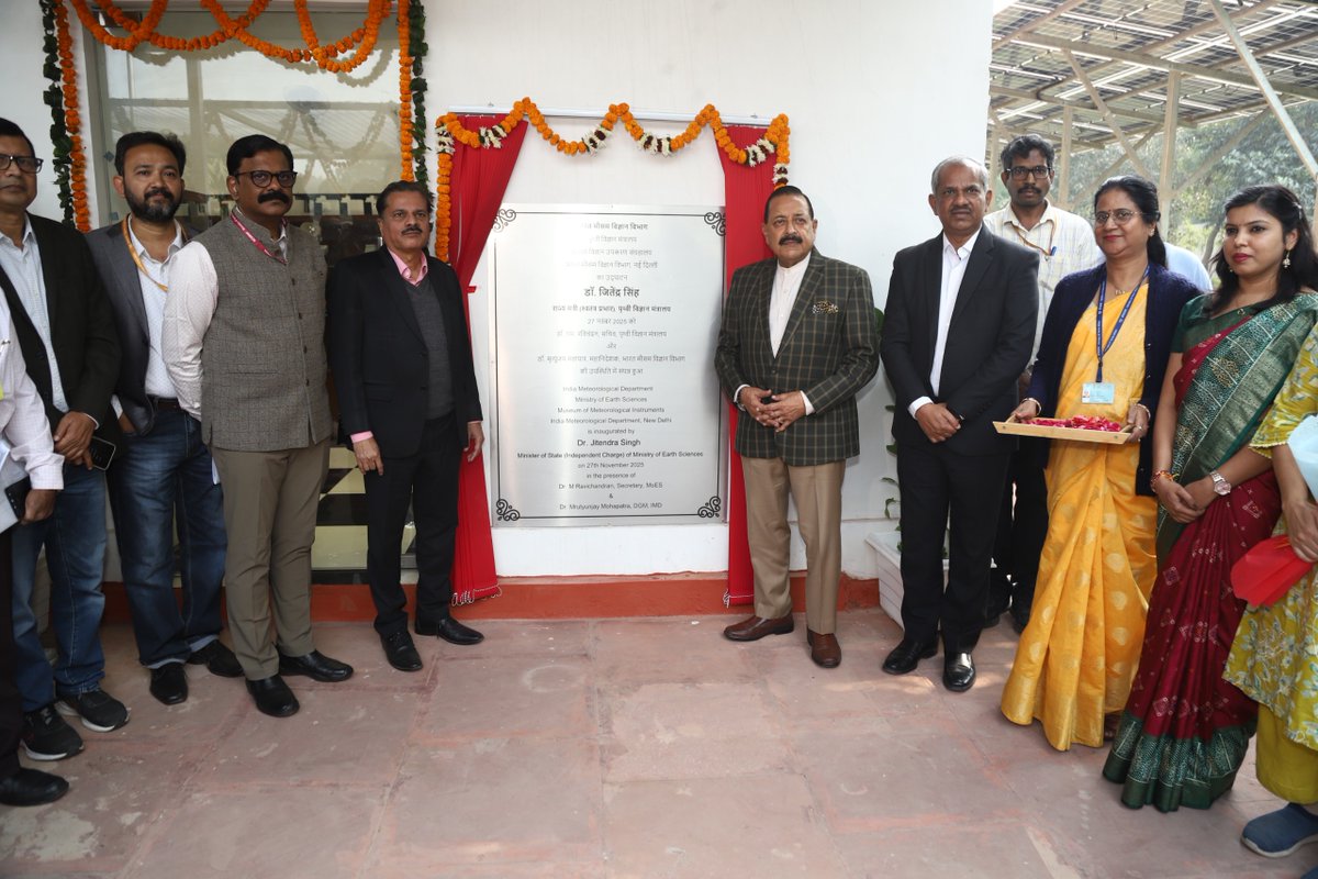moesgoi's tweet image. Hon’ble MoS (I/C), MoES, @DrJitendraSingh  today inaugurated the Museum of Meteorological Instruments and a new Solar Panel system at the Mausam Bhawan Complex, New Delhi. 

Developed by the @Indiametdept under the @moesgoi the museum showcases India’s rich meteorological…