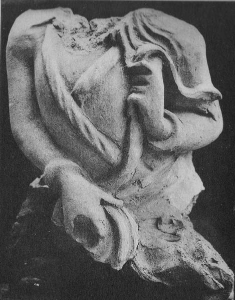 haddaarcheodb's tweet photo. 🇬🇧 Bust of Warrior

The soldier is dressed in a long-sleeved tunic with a hemmed edge that crosses over the chest. A pleated shawl appears to cover the left shoulder. He is holding a lasso in his left hand, th...

https://t.co/d5kbL2sQc4
#HaddaArcheoDatabase #Archeology #Gandhara https://t.co/me5yFwHTJh