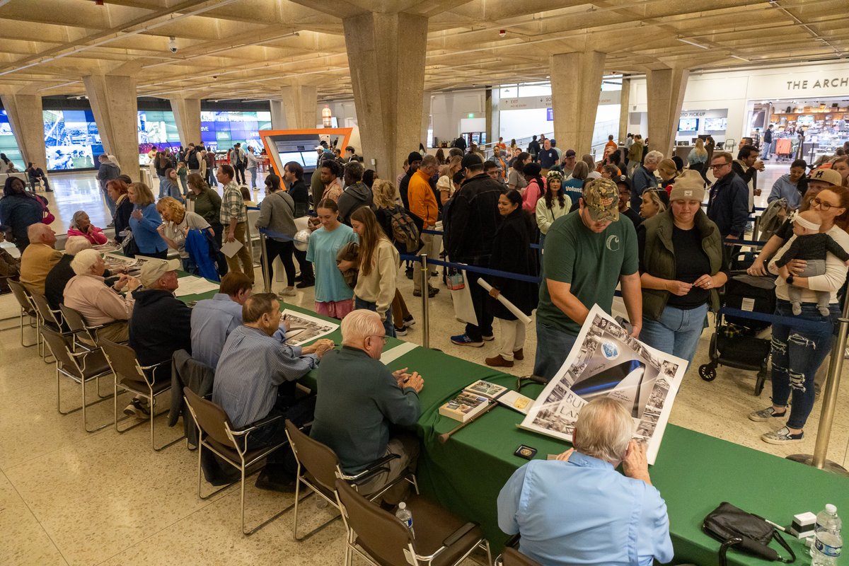 GatewayArchSTL's tweet image. This Thanksgiving, I&apos;m grateful for the people who built the me, literally. 🏗️

Thank you to the original builders who shaped this icon, particularly these 9 who came to the annual Meet the Builders event in October. The gratidute extends to the dedicated team who keeps me…