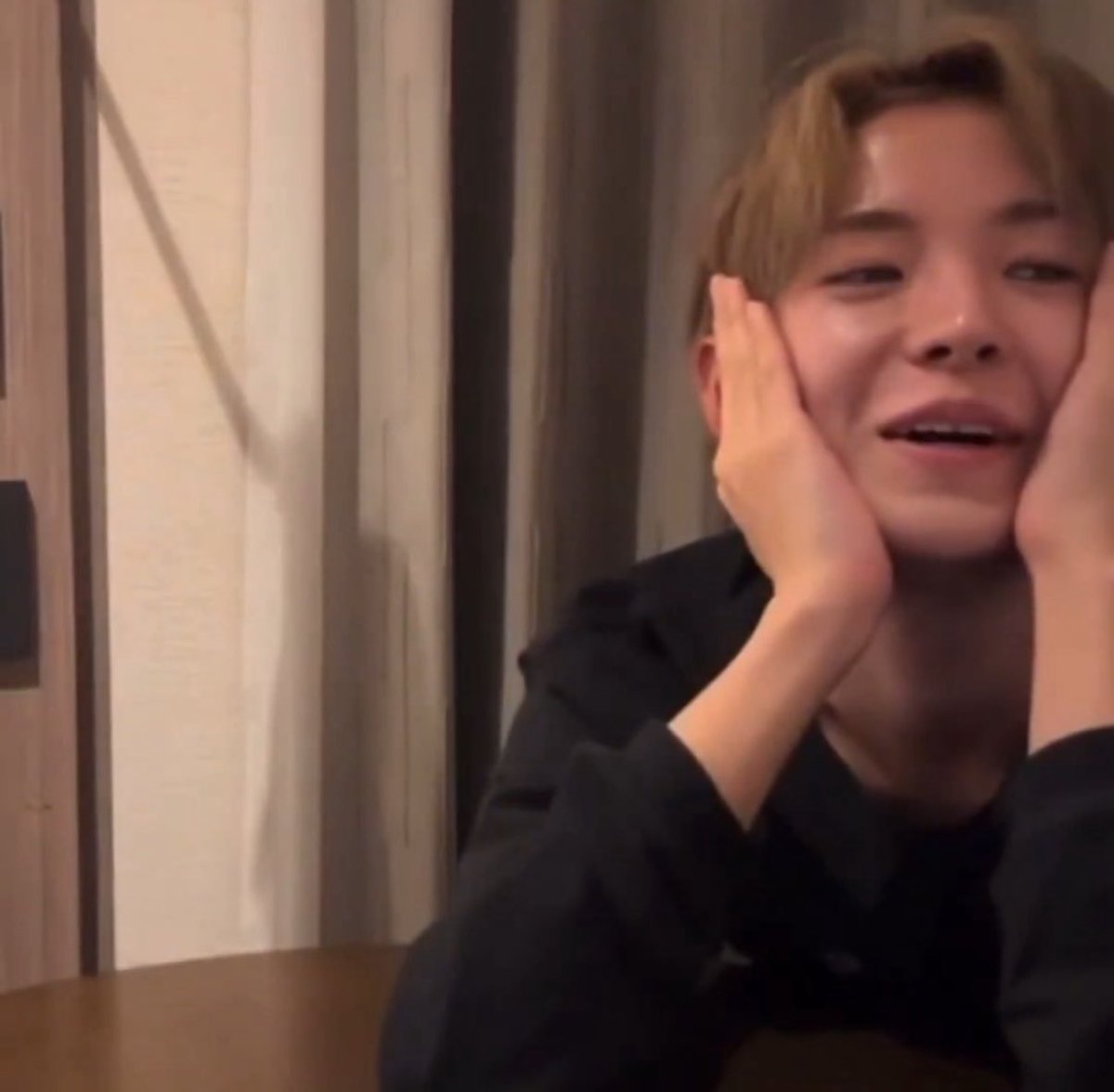 fromanothestar's tweet image. 근데솔직히ㅈㄴ귀엽게생기긴함 ㅜㅜ