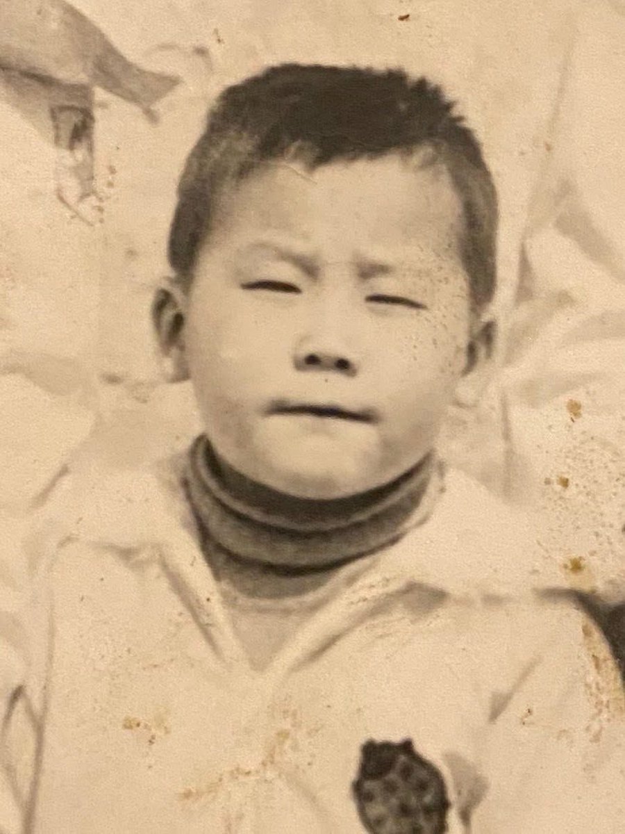 ganchmgn's tweet image. Салбарынхаа олон хүнд үүд хаалга нээж өгсөн хүн юм байна. Чаддаг чаддаг ажлаараа л хоолоо олж иднэ гэдэг дээ.
Реклам, клип гээд контэнтоо тултал сэтгэж хийж байсныг нь санавал ч. Улс төрийн пиар хийж эхэлсэн нь л магад олон хэл аманд хутгасан байх. Гэхдээ л бас нэг захиалгат ажил