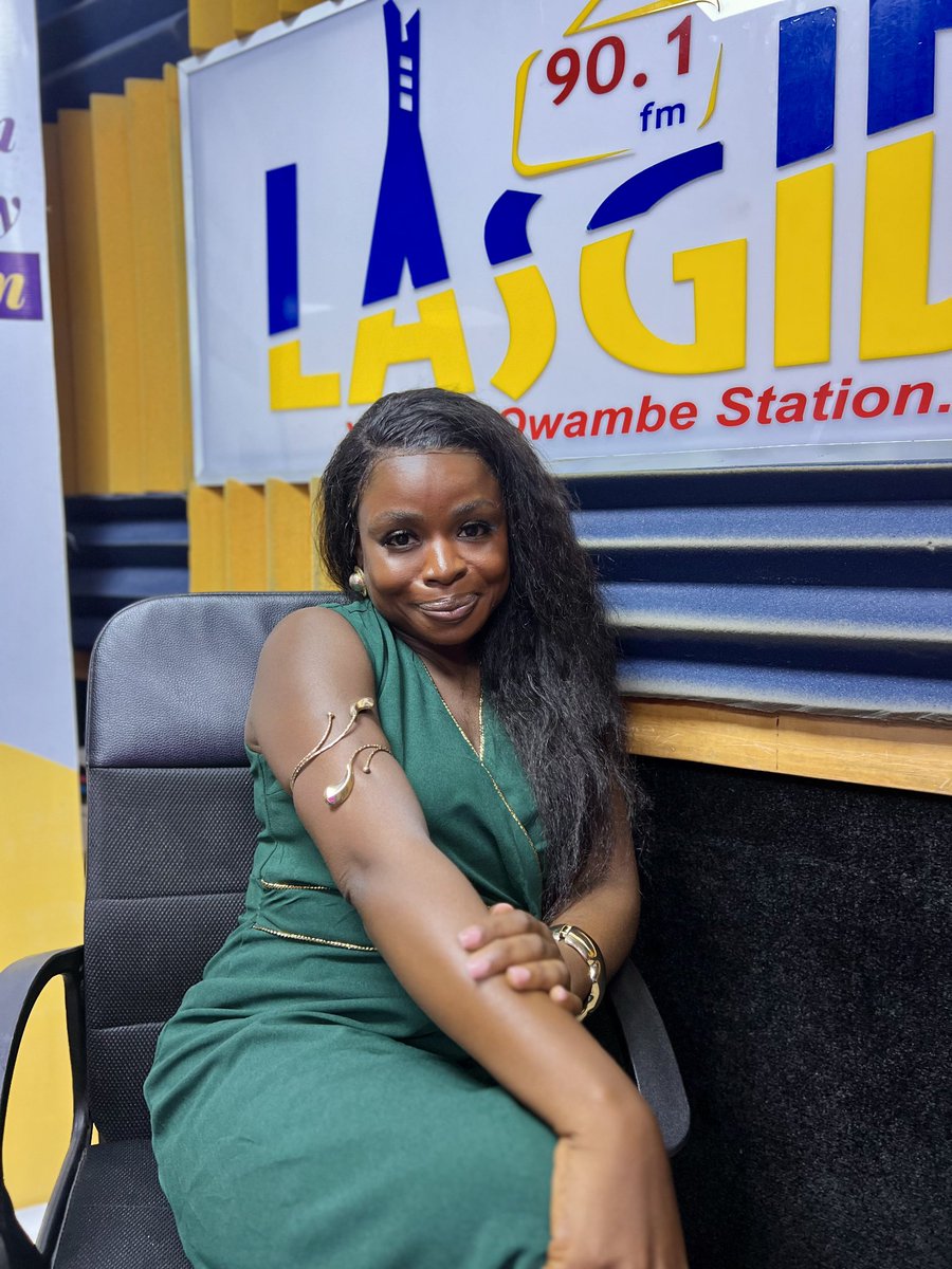 lasgidifm901's tweet image. Comeback no dey shout — but this picture don talk am finish
@JodieGreat

#kuchikuchiqueen #radiointerview #studiovibes #merymerry #gidirunz #yourno1owambestation