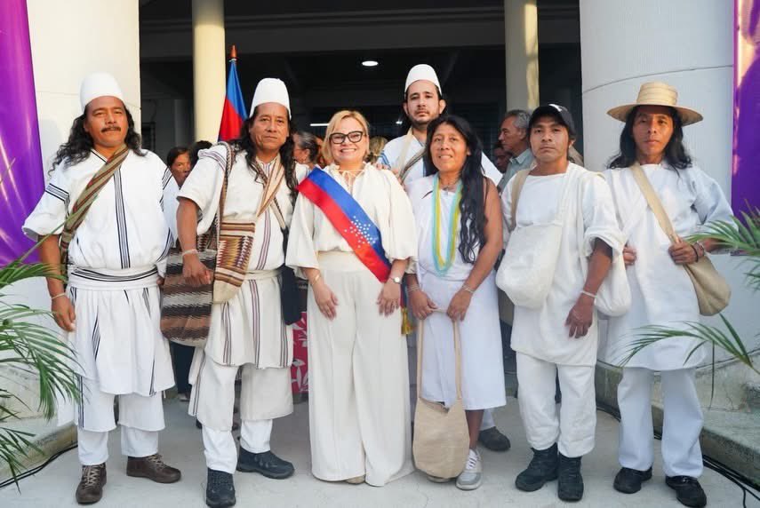 ¡Felicitaciones a la gobernadora Margarita Guerra! Su posesión reafirma la voluntad del pueblo que eligió seguir construyendo obras, bienestar y dignidad para el Magdalena. Hoy continúa un proyecto de resultados que nació desde la fuerza popular. Éxitos!