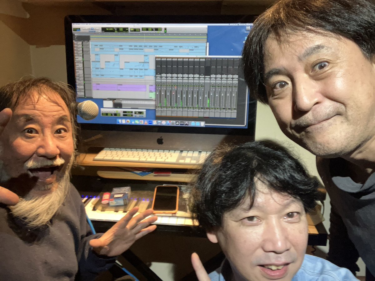 昨日．新宿ロフトの打ち上げで、ケラに「東京タワーズ、どうなってんだよ〜！　なんか進んだ？」て怒られたので、今日は浅草の岸野スタジオに中嶋さんも呼んで集まってみた〜、やってる感！
メガネなし岸野さんもレアだね