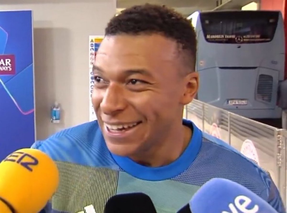 هل حفزتك هتافات اولمبياكوس قبل المباراة ضدك ؟

🚨 — مبابي :

اي هتافات ؟

كانو يتحدثون فرنسي ولغتهم سيئة لذلك لم افهم 💀