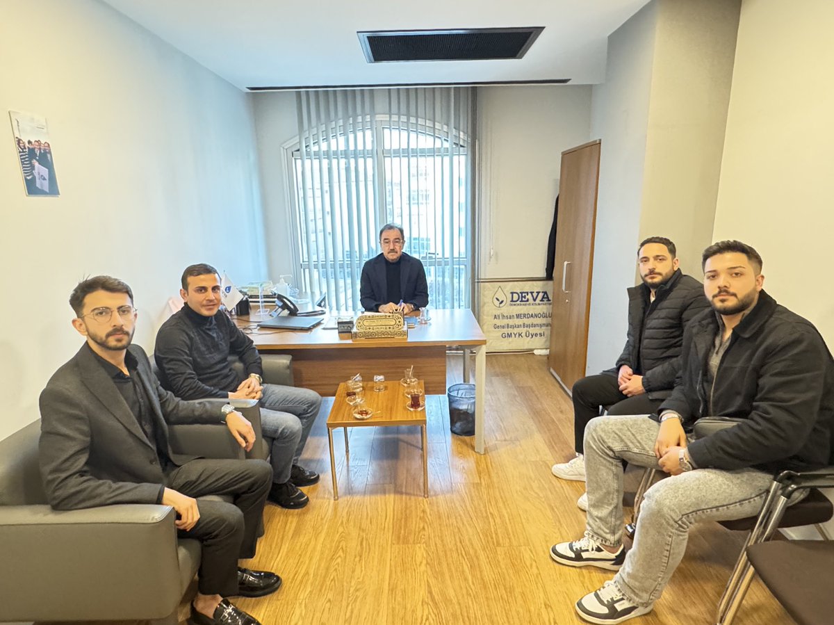 maznun_tufan's tweet image. Genel Başkan Yardımcımız Sayın Ali İhsan Merdanoğlu’nu, Diyarbakır İl Gençlik Başkanımız Serhat Çavdar ve Yönetimiyle Birlikte Ziyaret Ettik. Siyasetteki Birikimi, Tecrübesi ve Yol Göstericiliği ile Bizlere Güç Veriyor. @IhsanMerdanoglu 🧿🙏

@devapartisi @alibabacan