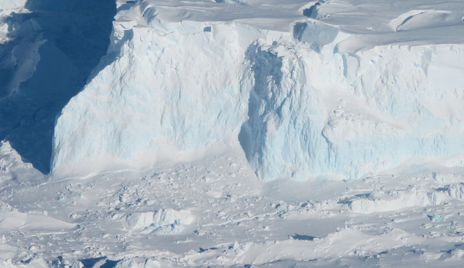 TechDropsNet's tweet image. Newly discovered underwater storms beneath Antarctica&apos;s ice shelf are accelerating melting and threatening global sea levels. Find out how this hidden danger could impact us. #news  #Antarctica #IceMelt #ClimateChange #SeaLevels
Link: techdrops.news/post/antarctic…