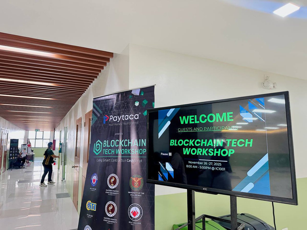 _paytaca_'s tweet image. Day 1 of our Blockchain Tech Workshop at the University of San Jose–Recoletos (USJR) wrapped up yesterday with insightful discussions, curious minds, and plenty of lightbulb moments. ⚡💻

Josenian students showed incredible energy from start to finish — asking smart questions,…