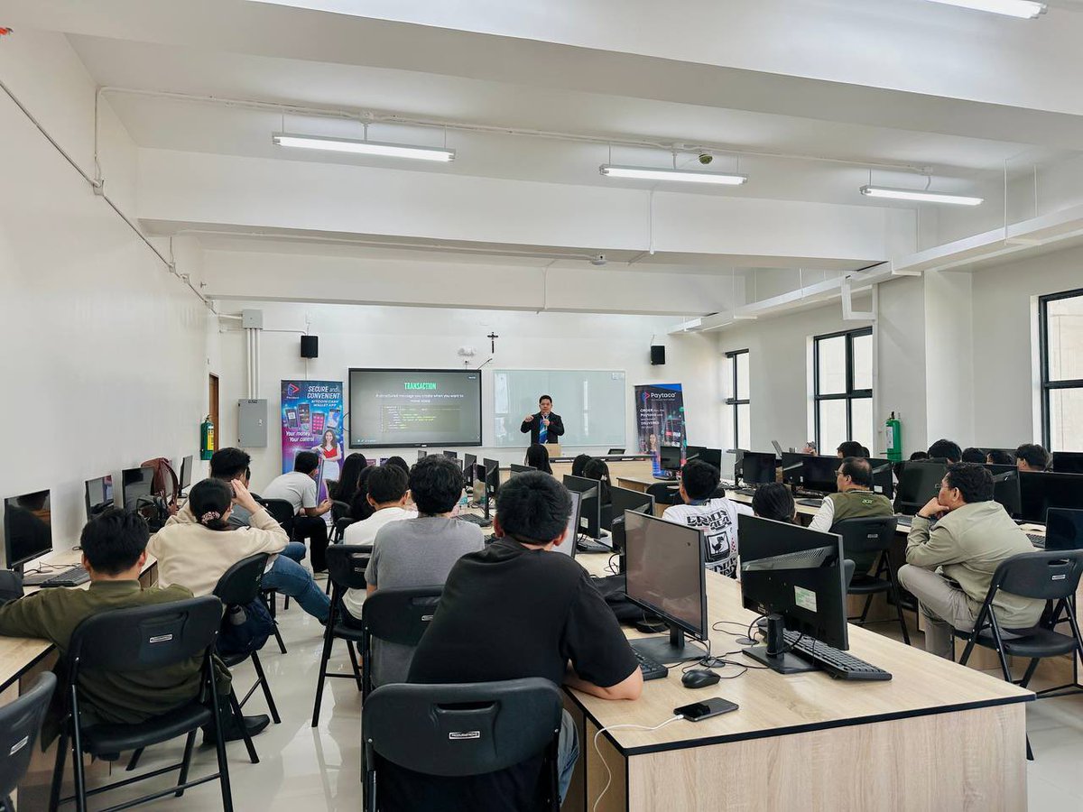 _paytaca_'s tweet image. Day 1 of our Blockchain Tech Workshop at the University of San Jose–Recoletos (USJR) wrapped up yesterday with insightful discussions, curious minds, and plenty of lightbulb moments. ⚡💻

Josenian students showed incredible energy from start to finish — asking smart questions,…