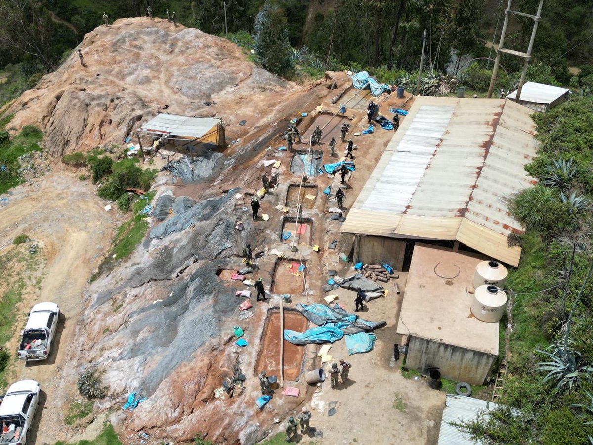 MininterPeru's tweet image. #LaLibertad | Las acciones contra la minería ilegal no se detienen en #Pataz, donde el Comando Unificado Pataz −conformado por la @PoliciaPeru y el @CCFFAA_PERU−, ejecutaron la operación &quot;Martillo II&quot;, para debilitar las redes criminales y consolidar el control territorial.