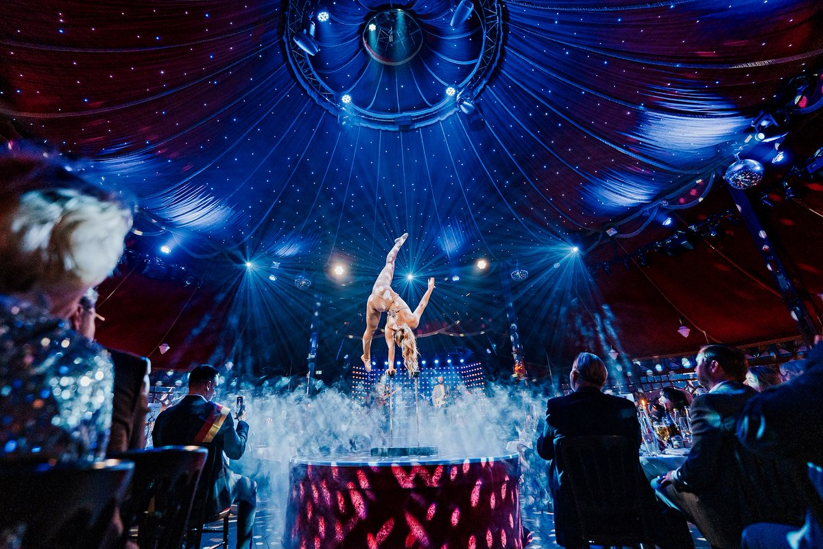 attimoHotel's tweet photo. Palazzo Stuttgart – ein Abend zum Staunen! 🌟  

Magische Shows, feinstes Dinner &amp; unvergessliche Momente 🎪🍽️💫 Lasst euch verzaubern von spektakulären Highlights &amp; kulinarischer Raffinesse ✨  
#PalazzoStuttgart #ShowDinner #EleganzErleben #StuttgartNights 

Bild: „PALAZZO“ https://t.co/hgVpTTXHoI