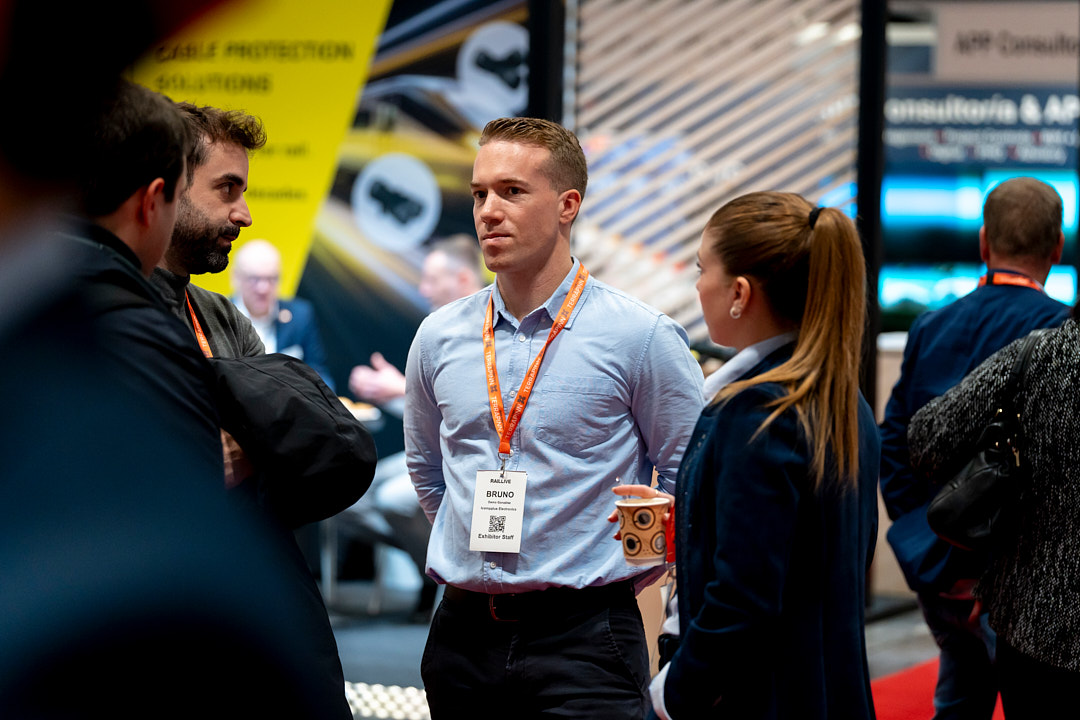 Icomppluselec's tweet image. Segunda jornada en Rail Live.
Conversaciones claras, decisiones sobre la mesa y proyectos que necesitan avanzar ahora.
Un día de trabajo real, de entender rápido dónde podemos aportar y de avanzar con la gente adecuada.
¡Mañana, más!
📍 Pabellón 10 | Stand G168
#RailLive2025