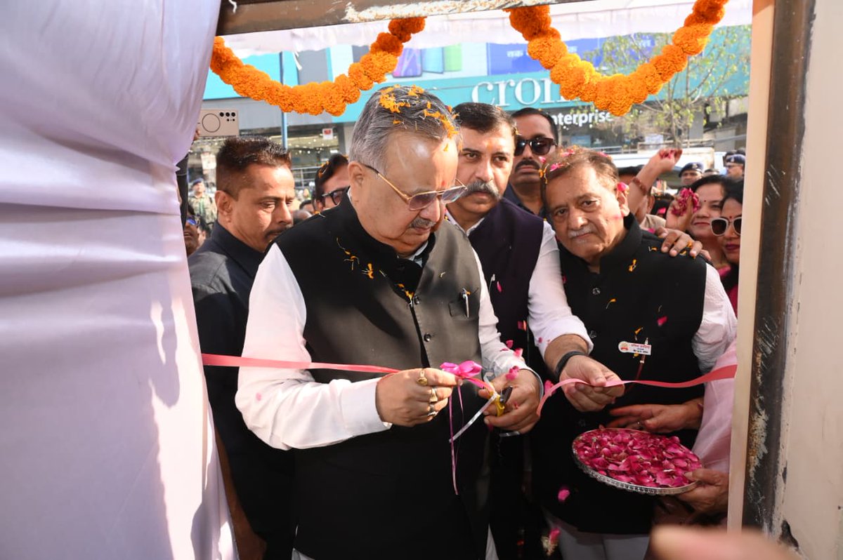 drramansingh's tweet image. आज नंदई, राजनांदगांव में कॉन्फ़ेड्रेशन ऑफ ऑल इंडिया ट्रेडर्स (CAIT) के नए कार्यालय का विधिवत् उद्घाटन किया।

यह कार्यालय क्षेत्र के व्यापारियों के हित संरक्षण, व्यवसायिक विकास और स्वदेशी व्यापार को बढ़ावा देने में महत्वपूर्ण भूमिका निभाएगा। संस्था से जुड़े सभी सदस्यों को बहुत…