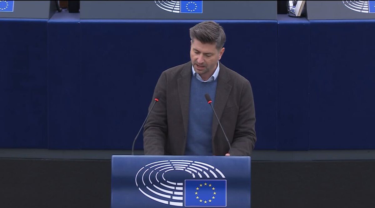MKorzeniak's tweet photo. W Parlamencie Europejskim właśnie trwa debata o wygaszeniu hodowli zwierząt na futra w całej UE 🦊 Debata jest następstwem pytania ustnego złożonego przez 42 europosłów z niemal wszystkich grup politycznych, reprezentowanych przez @K_Smiszek  👏 W pytaniu wezwano Komisję Europejską do przedstawienia swoich planów dotyczących przyszłości przemysłu futrzarskiego w UE.