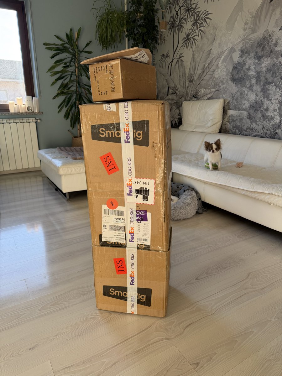 MikyAncona's tweet image. Ohhhhh quanti belli arrivi!
E SmallRig cosa ci ha inviato stavolta? Una figata assurda 🤖
Non vedo l’ora di mostrarvela in azione… preparatevi!
#SmallRig #TechUnboxing #GearSetup #FilmmakingTools #ContentCreatorGear #MikyAnconaTech #TransformersVibes #NuoviArrivi #SetupUpgrade