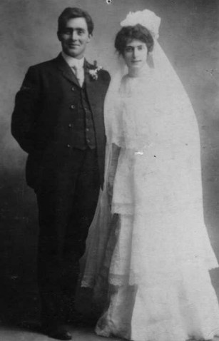 WindroseNotes's tweet image. THANKSGIVING DAY
Enjoy You Family 
Do the Dishes !