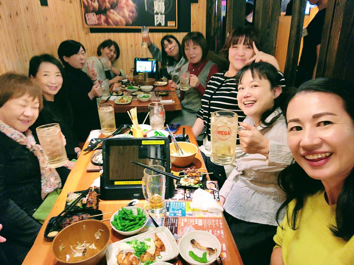 ensembleFlowEF's tweet image. 今日はツリーも素敵な田園調布せせらぎ館で定演に向け練習✨🎄✨ここから3週連続追い込み練🔥スペインだ佐賀だと忙しくてかまってくれなかった #相澤直人 先生と、やっと飲みに行けました😂熱燗をしっぽりと🍶💕前回は寂しくて、みんなビール+メガハイボール３杯くらいしか飲めませんでしたからー🥺💔